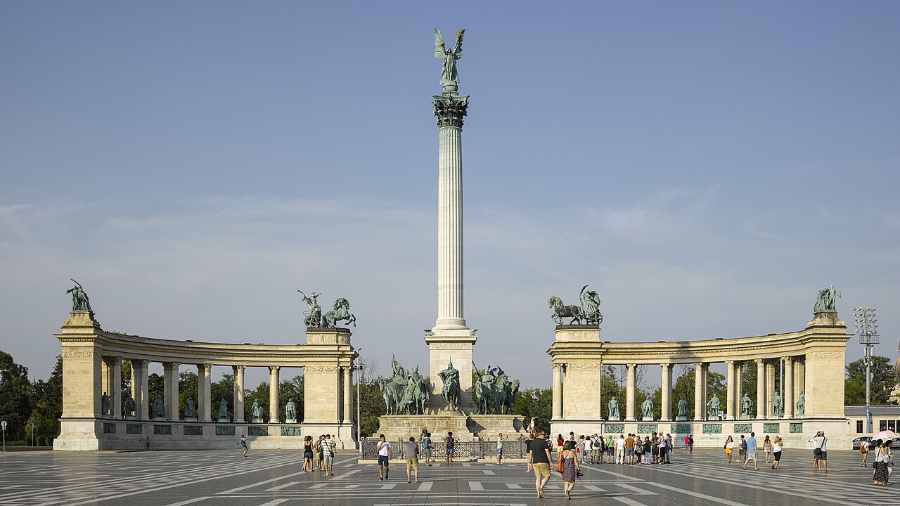 Heroes’ Square